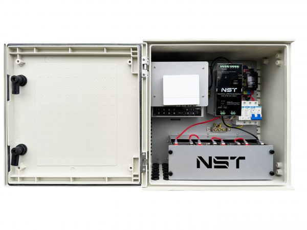 Уличный управляемый (L2+) HiPoE коммутатор Fast Ethernet / New System Technologies NS-SW-WPU-8F4G-PL / Уличный управляемый (L2+) HiPoE коммутатор Fast Ethernet/ Уличный управляемый (L2+) HiPoE коммутатор Fast Ethernet с ИБП и термостабилизацией на 8FE PoE + 4 GE SFP порта. Порты 8x10/100Base-T, 4x100/1000Base-X SFP. Порты PoE 1-2 - до 90W (IEEE 802.3af/at/bt),3-8 - до 30W (IEEE 802.3af/at). Консольный порт. Уровень управления Full Managed. PoE WatchDog (Антизависание PoE устройств), Fiber WatchDog (Антизависание SFP модулей). Автоматическое определение PoE устройств. Суммарная мощность PoE - д